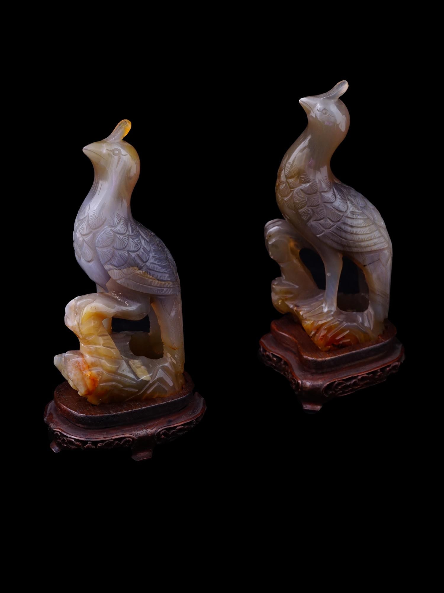 CHINESE CARVED AGATE BIRDS WITH WOODEN STANDS (1 of 8)