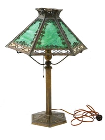 ART NOUVEAU TIFFANY MANNER STAINED GLASS TABLE LAMP