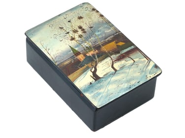 RUSSIAN TRADITIONAL LACQUERED WOODEN TRINKET BOX