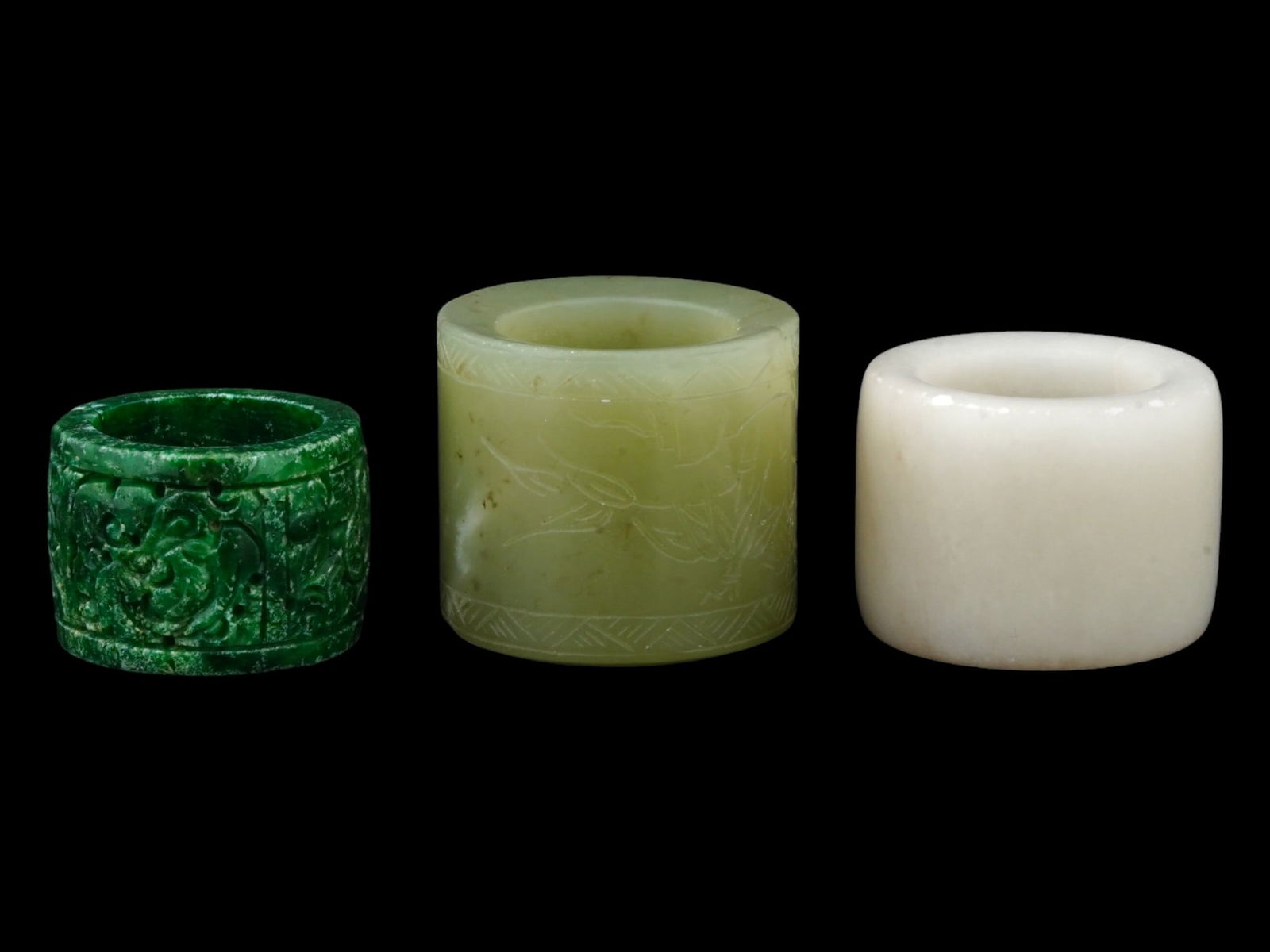 LOT OF CHINESE CARVED WHITE GREEN JADE ARCHERS RINGS (1 of 10)