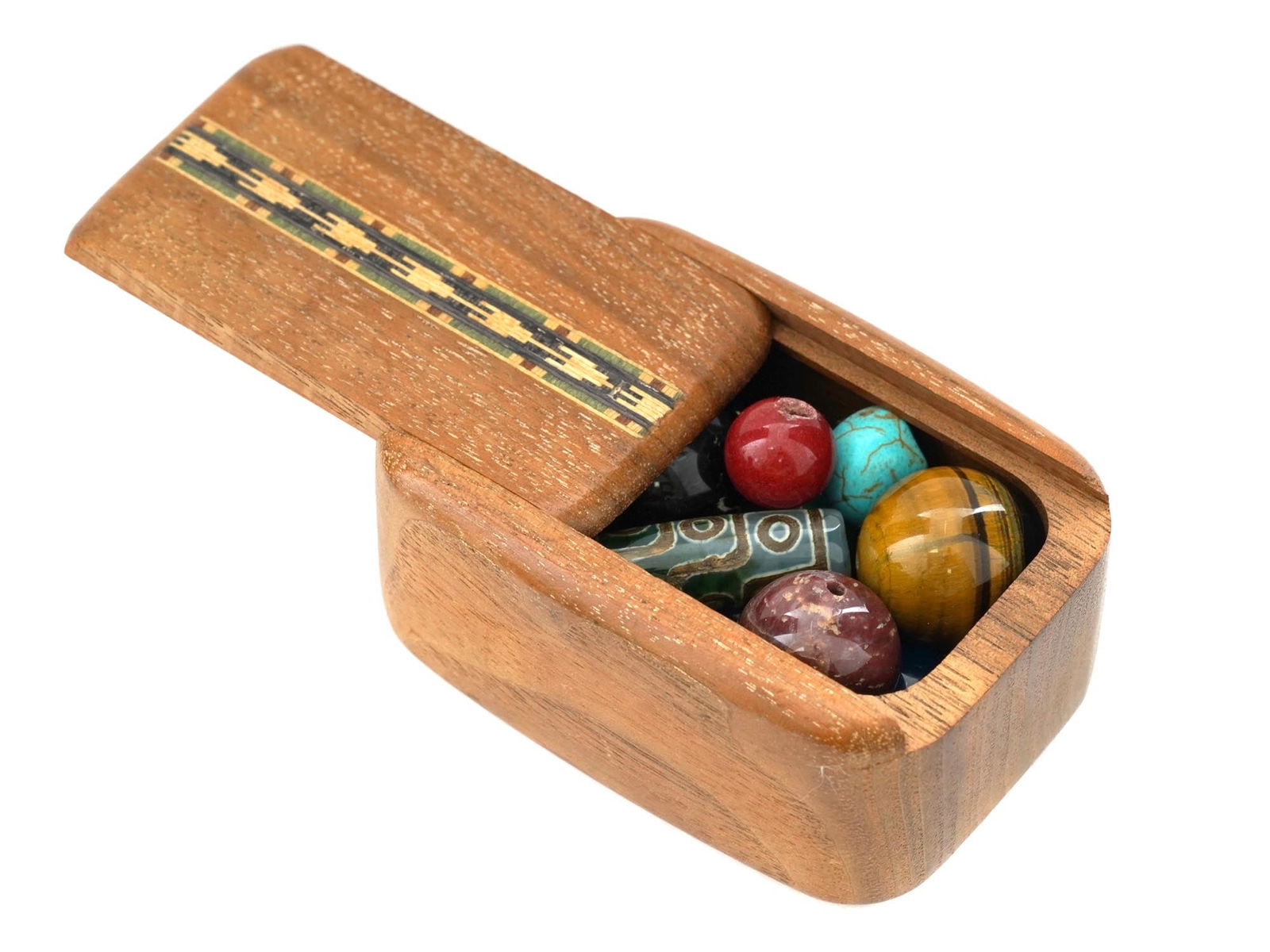 COLLECTION OF CARVED JADE TURQUOISE DZI BEADS IN BOX (1 of 7)