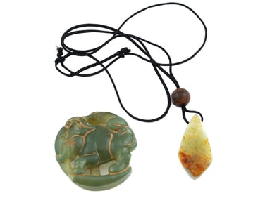 LOT OF CHINESE HAND CARVED GREEN YELLOW JADE PENDANTS