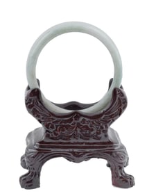 CHINESE CARVED JADE BANGLE BRACELET W WOOD STAND