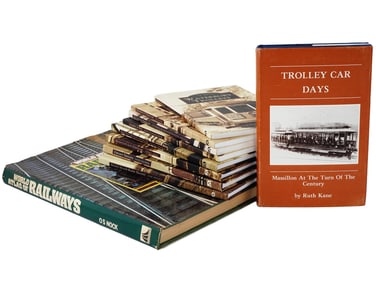 LOT OF AMERICAN RAILWAYS TROLLEY BOOKS AND ATLAS