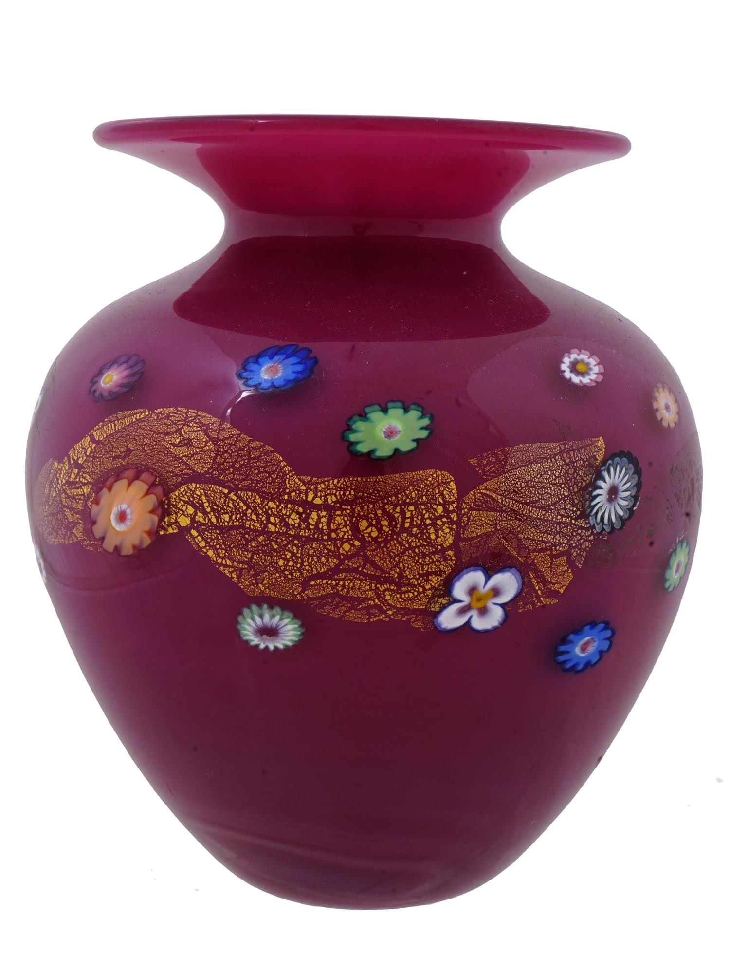 AMERICAN KEN INGRID HANSON HAND BLOWN ART GLASS VASE: A Modern American hand blown art glass vase made by Ken Hanson and Ingrid Hanson, Contemporary American artists. The hand formed vase has a globular shaped body and a fluted neck. The exterior of the