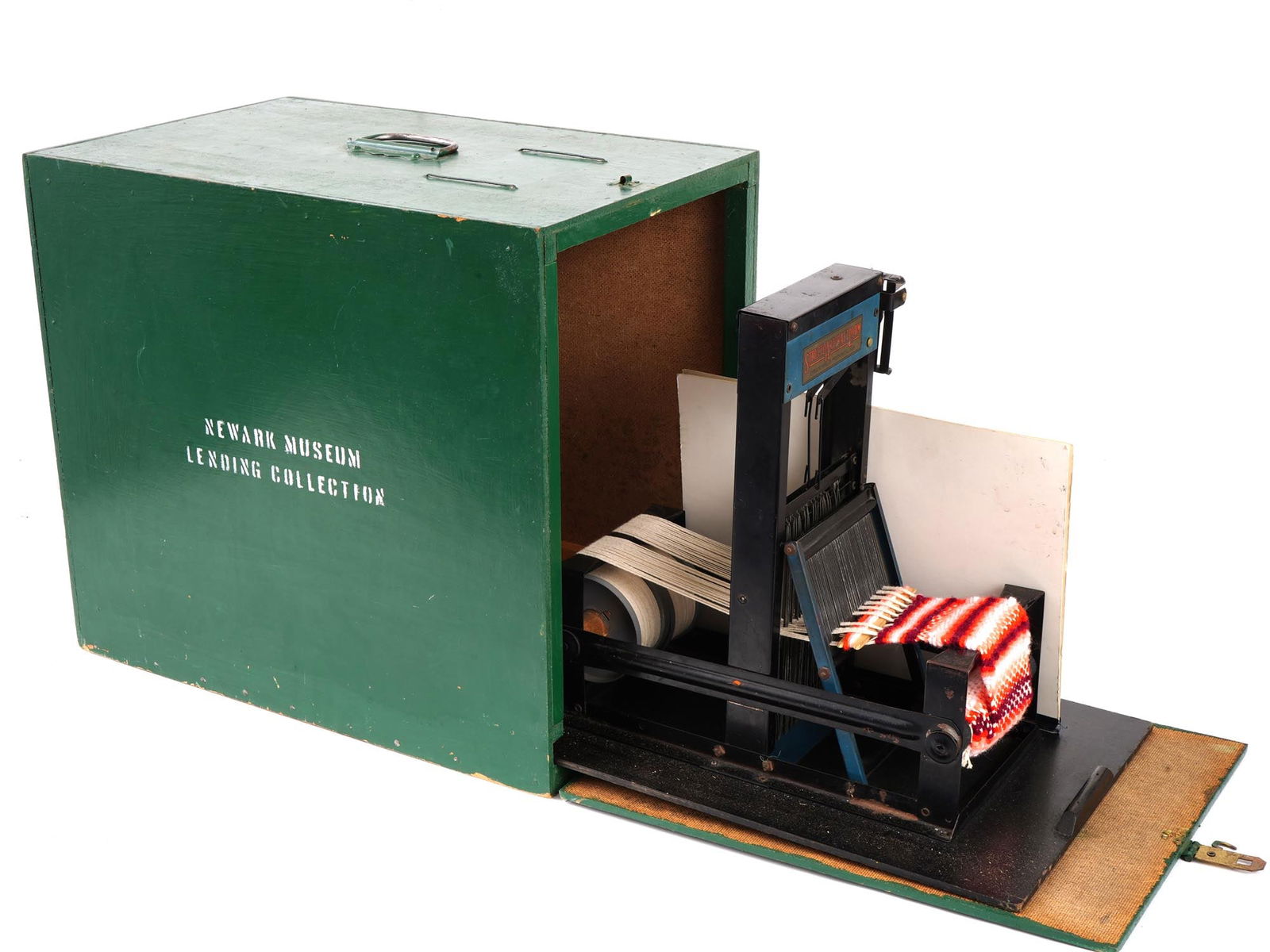 VTG AMERICAN STRUCTO ARTCRAFT MODEL LOOM FOR WEAVING (1 of 12)