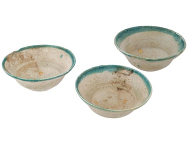ANCIENT ISLAMIC GLAZED CLAY BOWLS WITH PAINTED EDGES