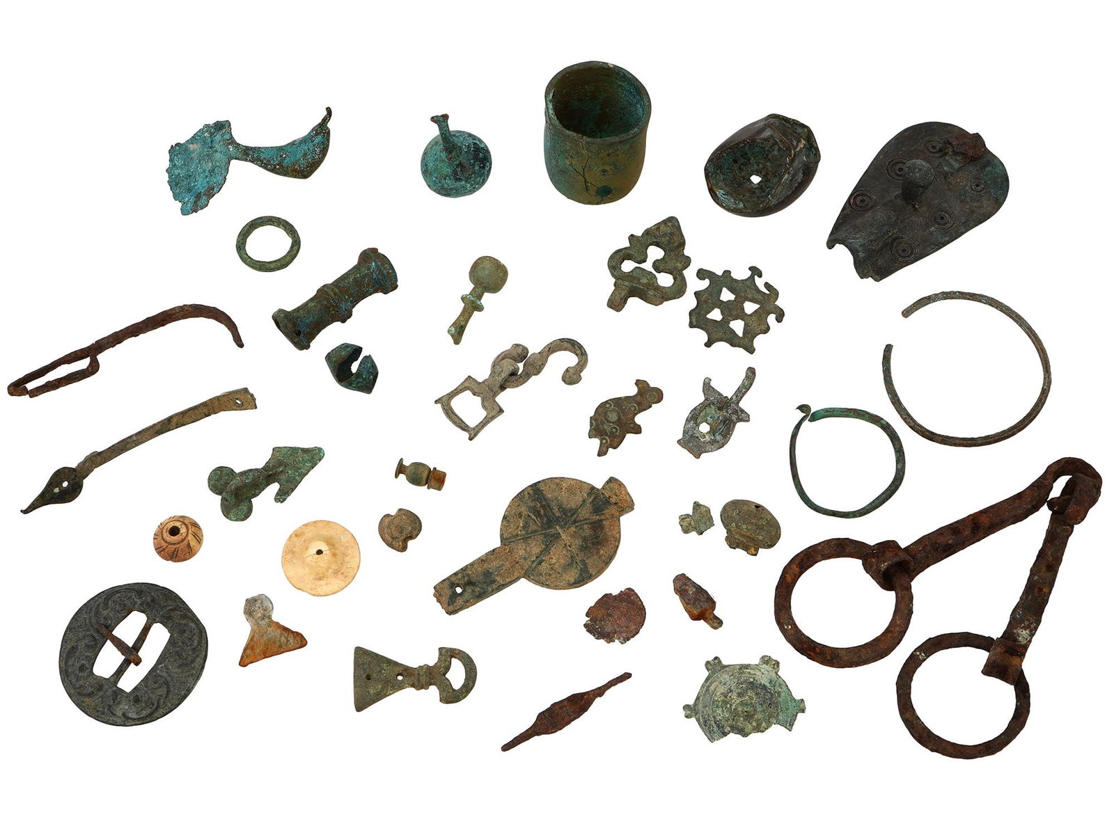 GROUP OF ANCIENT JEWELRY AND TECHNOLOGICAL ARTIFACTS (1 of 11)