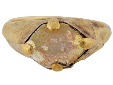 ANCIENT ROMAN GOLD RING WITH GLASS STONE