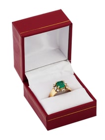 VINTAGE 14K GOLD RING W EMERALD AND DIAMONDS