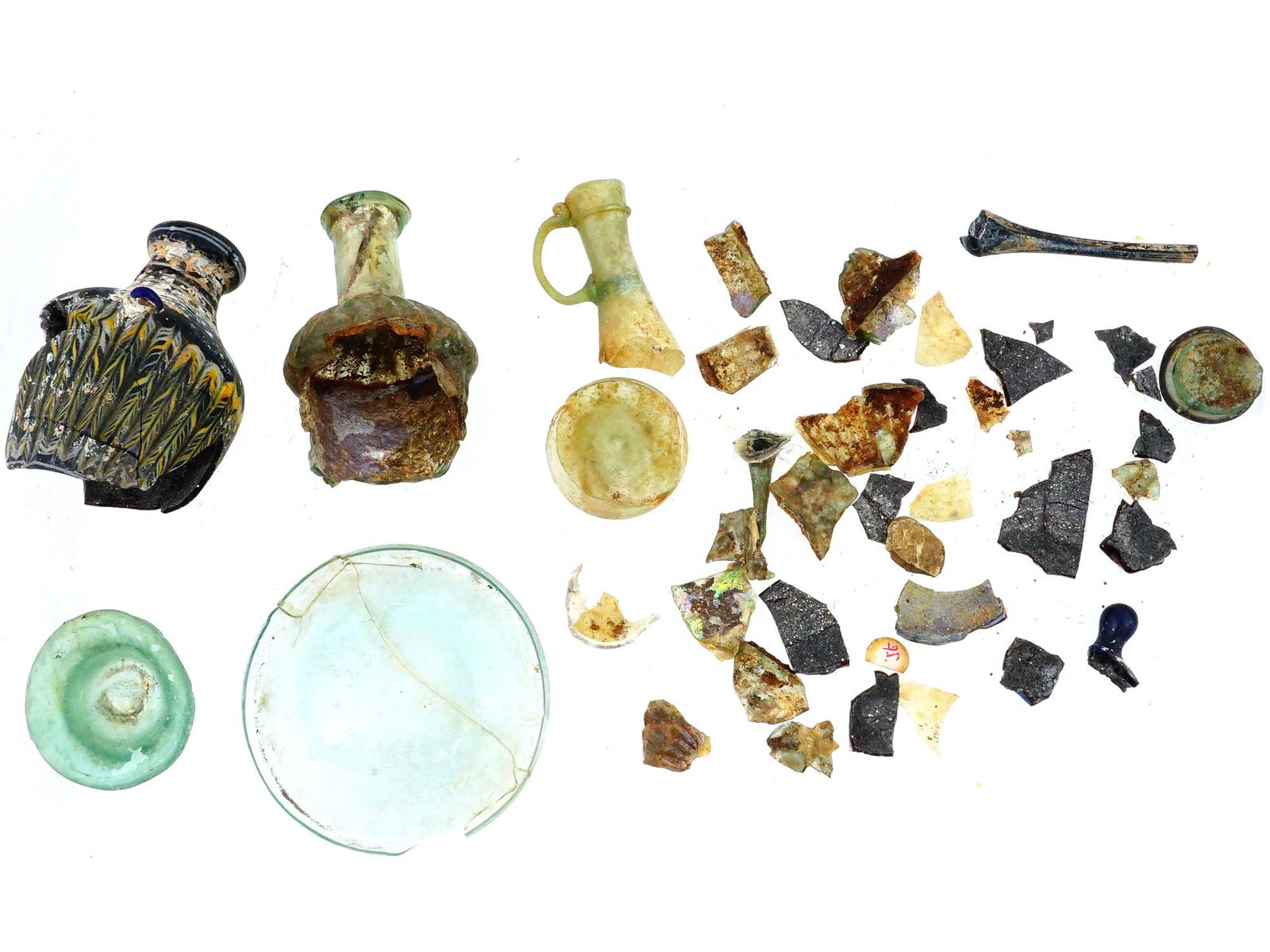 COLLECTION OF ANCIENT ROMAN GLASS PIECES (1 of 6)