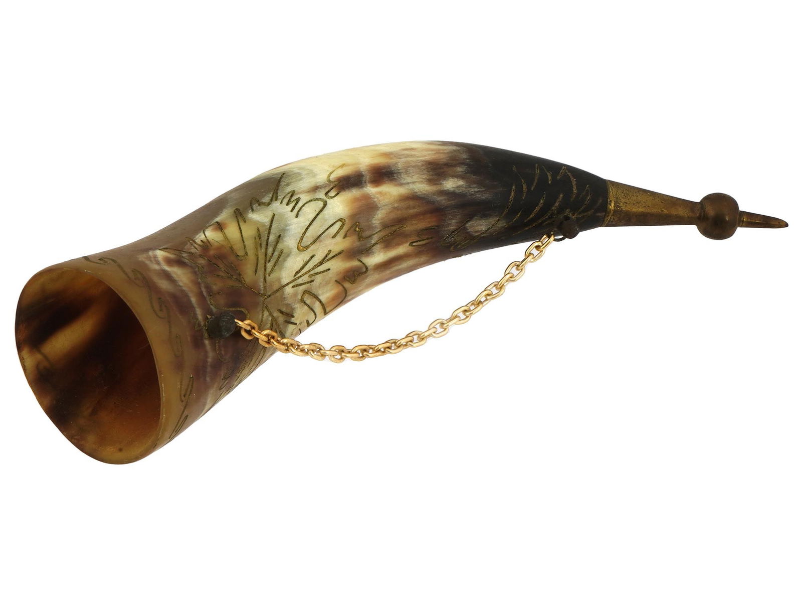 RUSSIAN HORN CUP FOR WINE W GILT PATTERN AND BRASS: A Russian horn cup for wine drinking, made of natural materials, featuring a carved leaf and wavy gilt pattern, brass mountings, and a holding chain. Labeled with an inscription in Russian. Barware An
