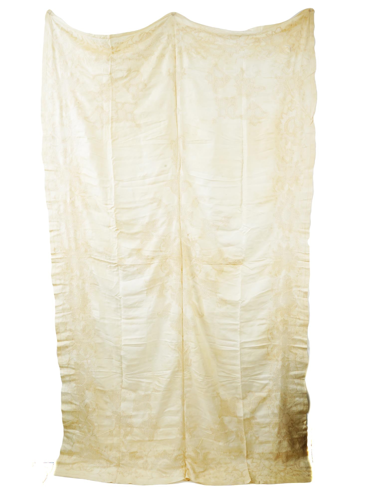 EUROPEAN HAND KNITTED NATURAL TEXTILE TABLE CLOTH (1 of 4)