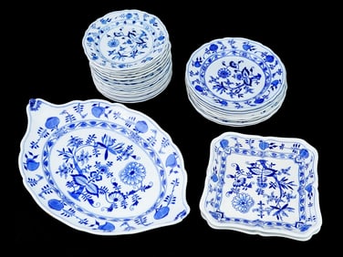 GERMAN MEISSEN PORCELAIN SERVICE W BLUE ONION PATTERN