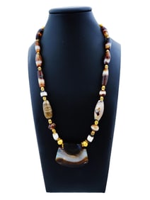 ANCIENT ROMAN AGATE BEADS AND 22K GOLD NECKLACE