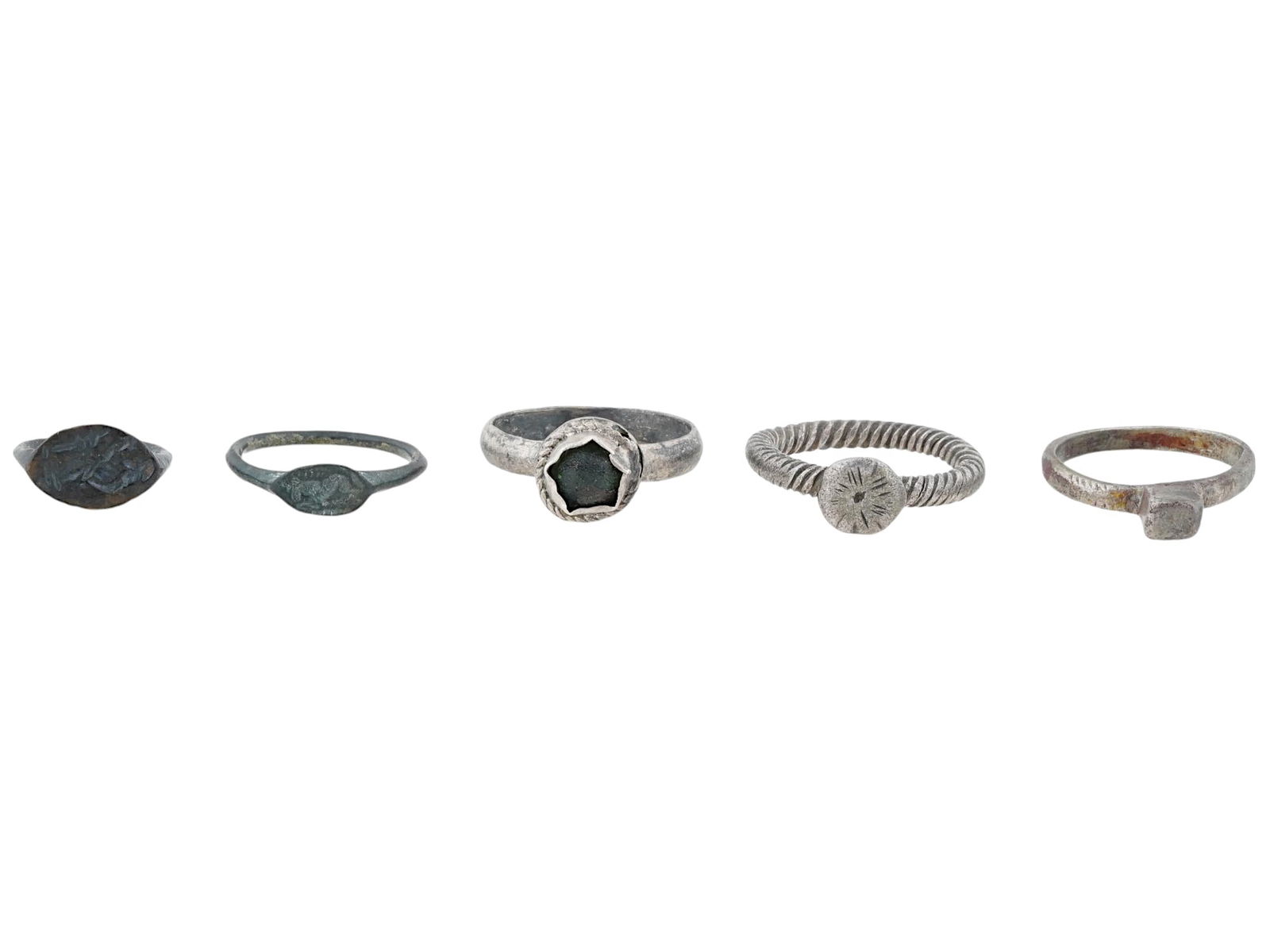 GROUP OF FIVE ANCIENT ROMAN SILVER AND BRONZE RINGS (1 of 5)
