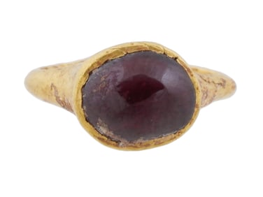 ANCIENT ROMAN GOLD RING WITH GARNET CA 100 TO 300 AD