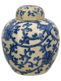 CHINESE QING BLUE AND WHITE PORCELAIN GINGER JAR