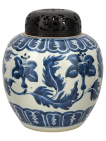 CHINESE QING BLUE AND WHITE PORCELAIN GINGER JAR