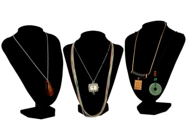 VINTAGE JEWELRY PIECES VARIOUS NECKLACES WITH PENDANTS