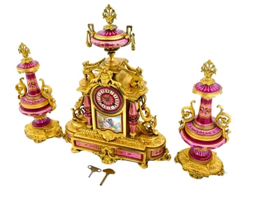 ANTIQUE FRENCH GILT BRONZE MANTEL CLOCK W CASSOLETS