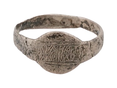 ANCIENT ROMAN SILVER RING WITH ENGRAVED DESIGN