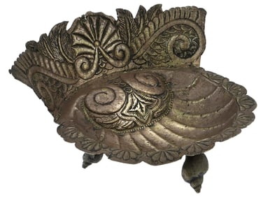ANTIQUE VICTORIAN SILVER PLATED METAL SHELL BOWL