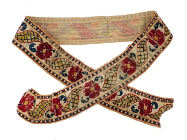 17TH CENTURY EUROPEAN EMBROIDERED TEXTILE FRAGMENT