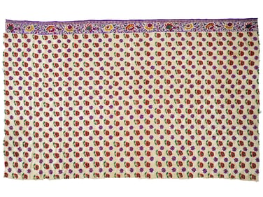 CHINESE FLORAL DESIGN EMBROIDERED ON SILK TEXTILE