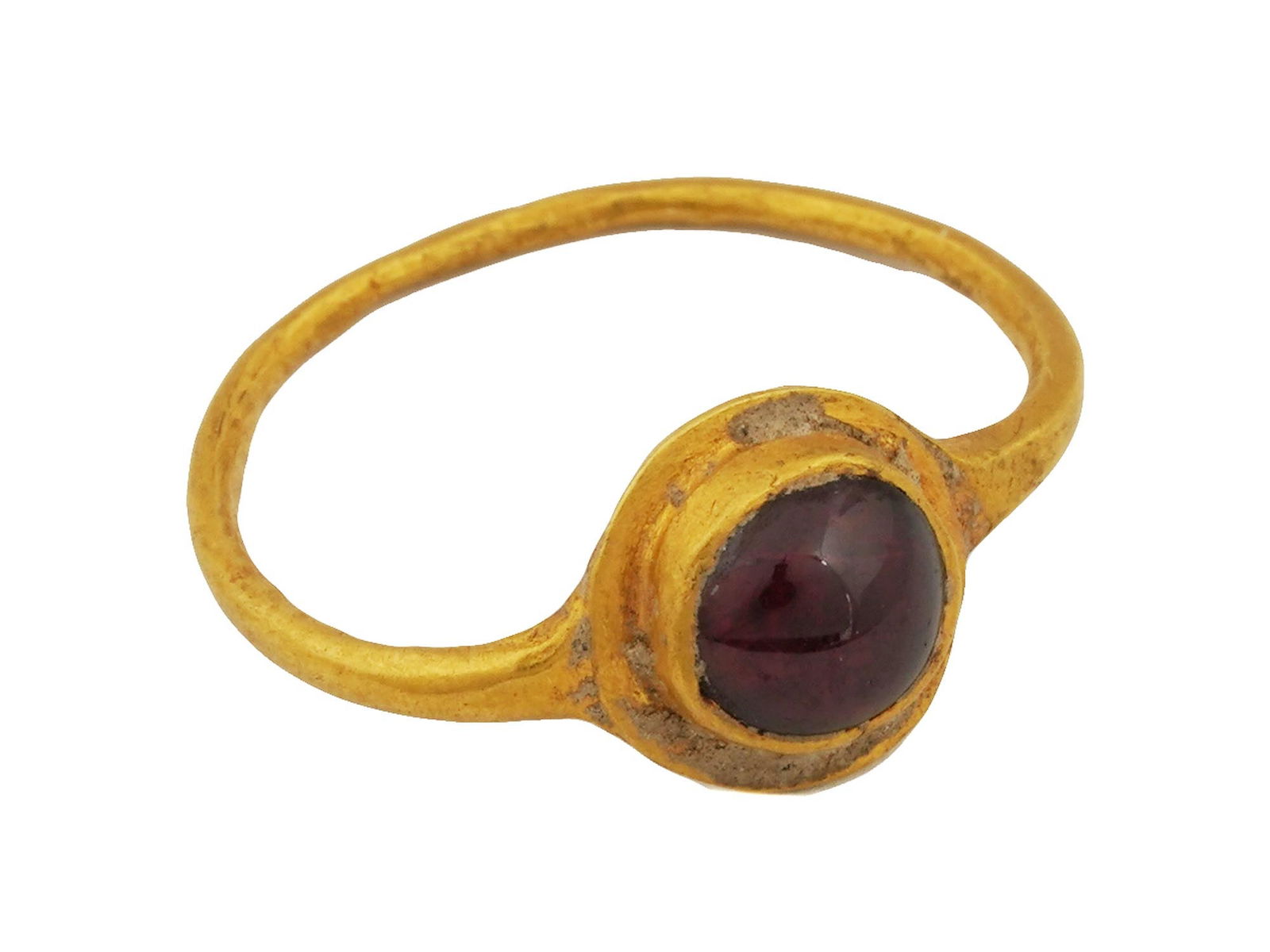 ANCIENT ROMAN EGYPTIAN GOLD RING WITH GARNET STONE ATOP (1 of 5)