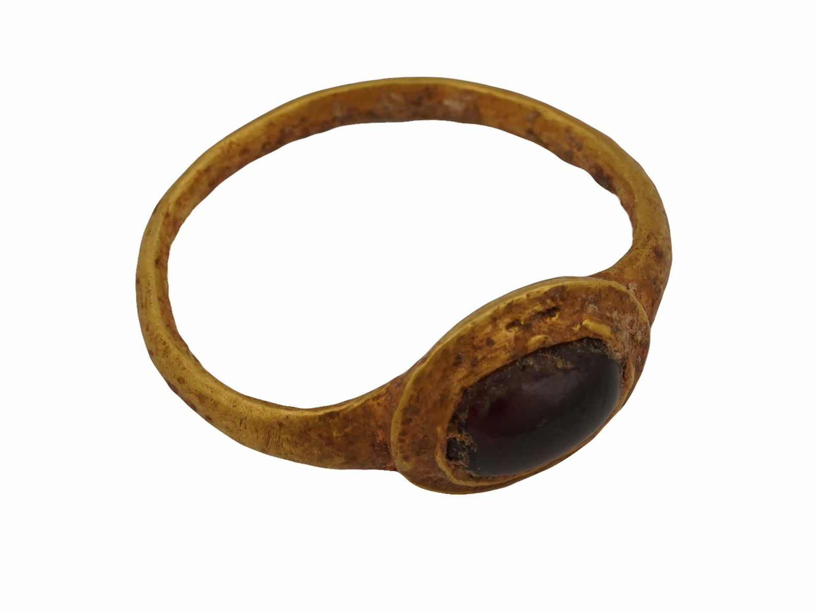 ANCIENT ROMAN GOLD RING WITH A GARNET STONE (1 of 4)