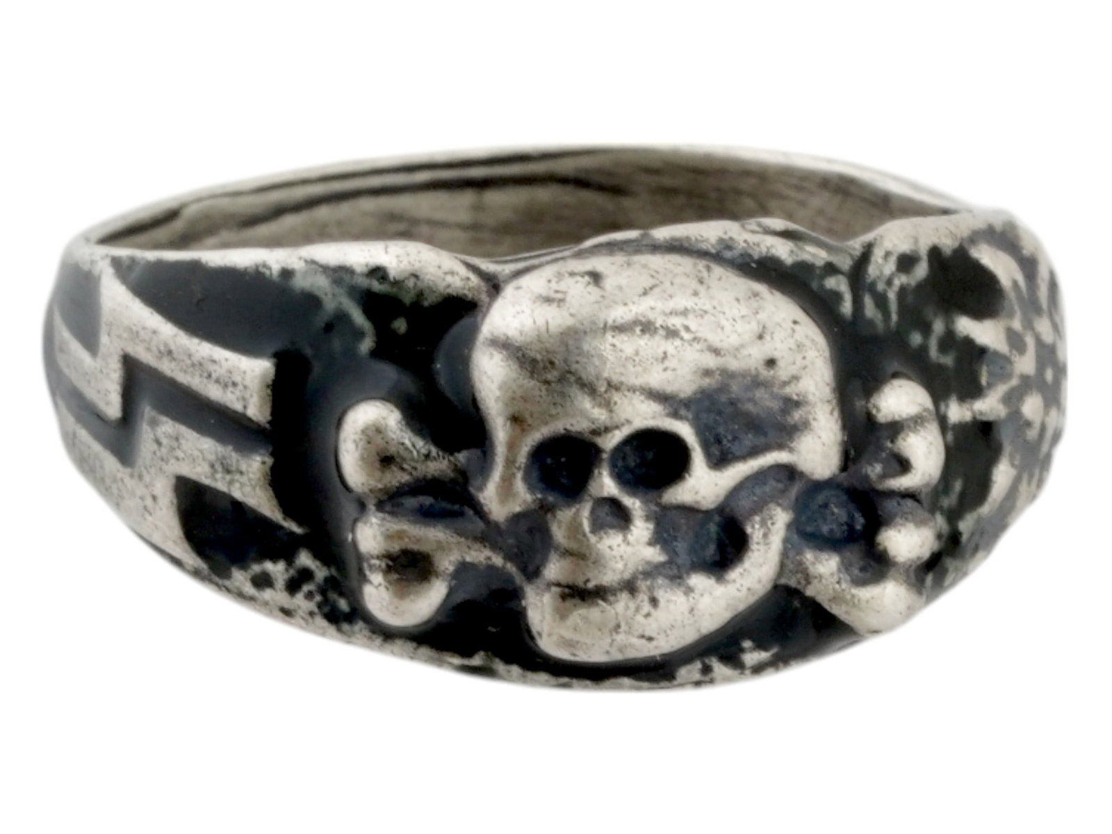 GERMAN WWII TYPE WAFFEN SS MOUNTAIN TROOPS SILVER RING: A WWII Nazi German Third Reich type Waffen SS Mountain troops Silver ring. The exterior of the ring is engraved with a Totenkopf skull swastika insignia in the center, and SS runes, and an Edelweiss s