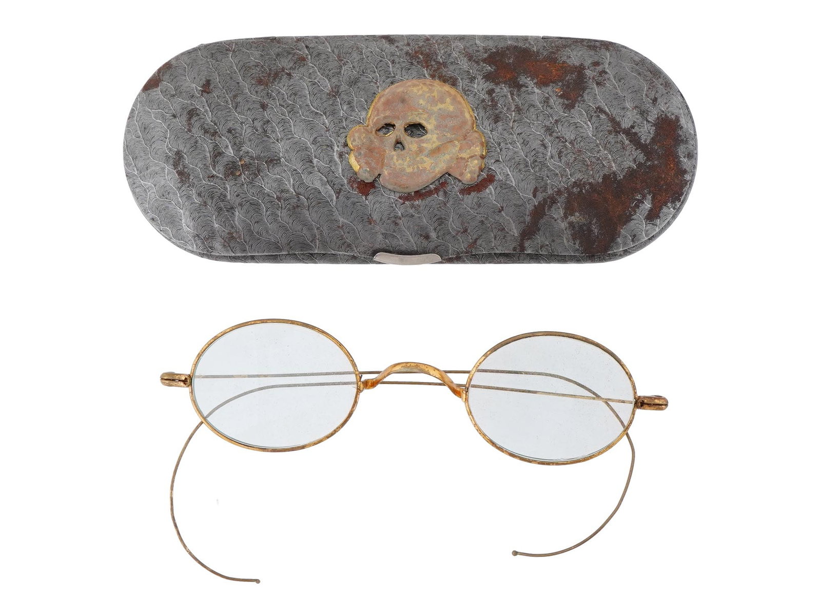 GERMAN WWII TYPE WAFFEN SS TOTENKOPF GLASSES W CASE: A WWII type Nazi German Third Reich Waffen SS Totenkopf glasses with a leather case lined with felt inside. The exterior of the case is adorned with an engraved ornament, and a gilt metal plaque depic