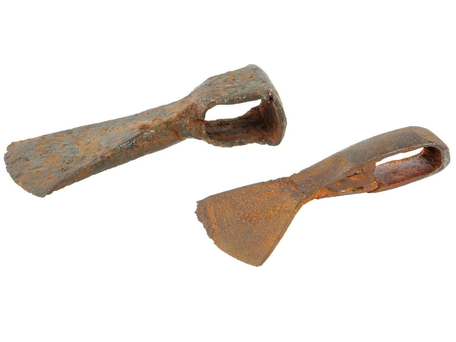 PAIR OF ANTIQUE CAST IRON AXE HEADS CA 16TH ? (1 of 3)