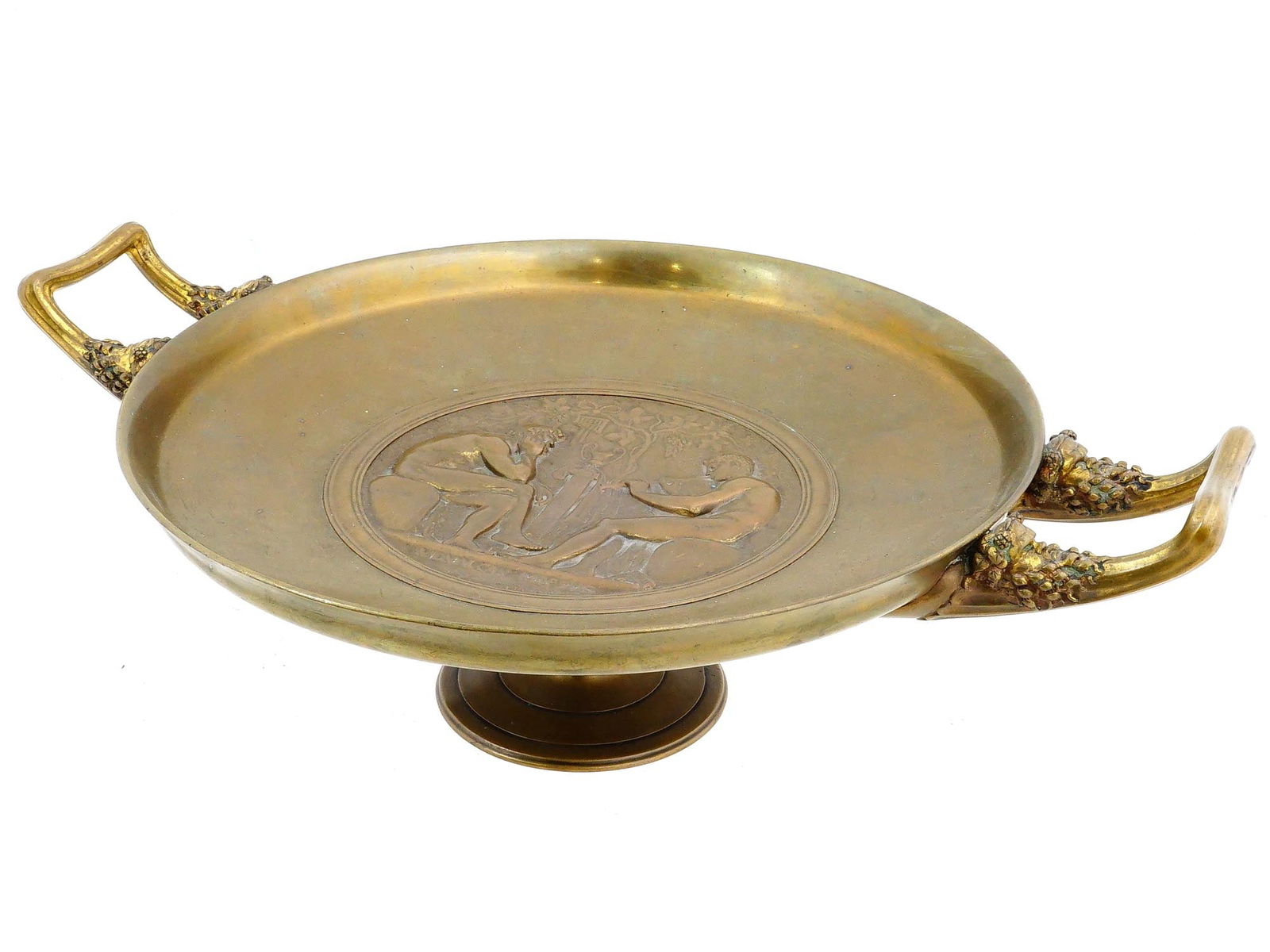 ANTIQUE FRENCH BRONZE TAZZA BY FERDINAND LEVILLAIN: An antique French Neoclassical bronze tazza by Ferdinand Levillain for Barbedienne. Features a central medallion depicting the scene of Menalcas and Mopsus mourning the loss of their deceased companio