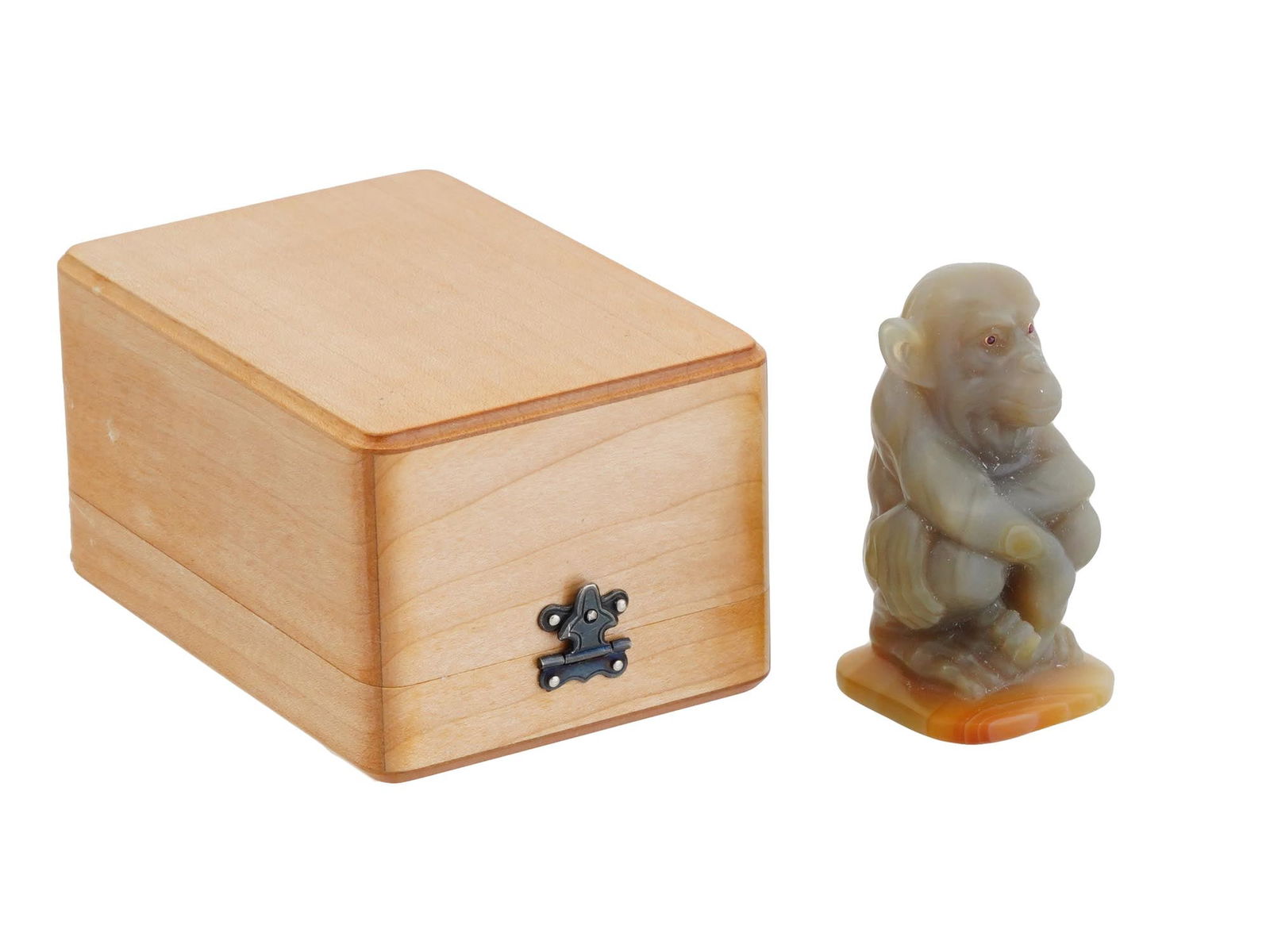 RUSSIAN CARVED AGATE RUBY FIGURE OF A MONKEY IOB: A Russian hand-carved agate figurine of a seated monkey. Fine texture details. Ruby cabochon eyes in gold fittings. Total Weight: 110.3 grams. The item comes in original box. Collectible Russian Jewel