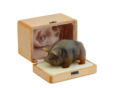 RUSSIAN CARVED AGATE PIG FIGURE W GOLD AND RUBY EYES