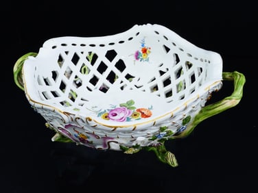 ANTIQUE MEISSEN RETICULATED PORCELAIN CENTERPIECE