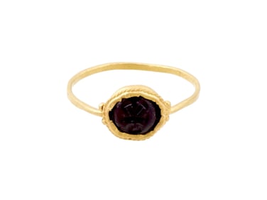 ANCIENT EGYPTIAN ROMAN GOLD RING WITH A GARNET STONE
