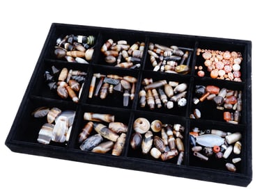 LARGE COLLECTION OF ANCIENT AGAT AND CARNELIAN BEADS