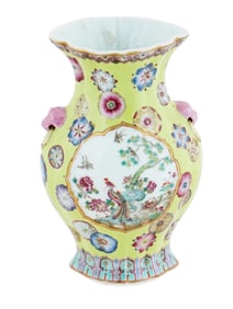 ANTIQUE CHINESE QING FAMILLE ROSE PORCELAIN VASE