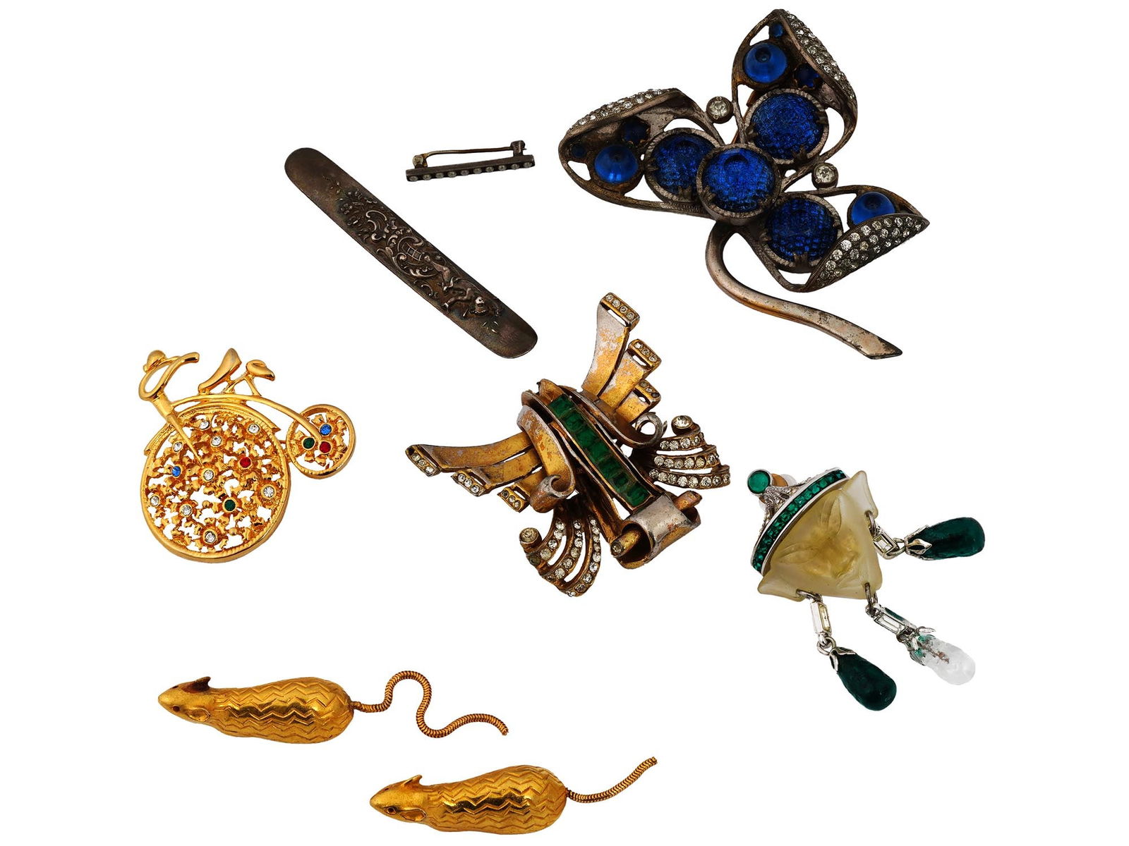 GROUP OF EIGHT PIECES OF COSTUME JEWELRY (1 of 9)