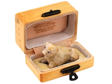 RUSSIAN HAND CARVED AGATE RUBY EYES PIG FIGURINE W BOX