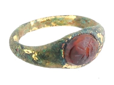 ANCIENT ROMAN BRONZE GILDED RING WITH GARNET STONE