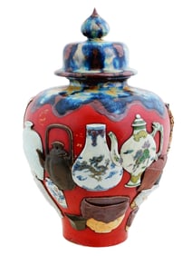 ANTIQUE JAPANESE SUMIDA WARE COVERED JAR WITH VESSELS
