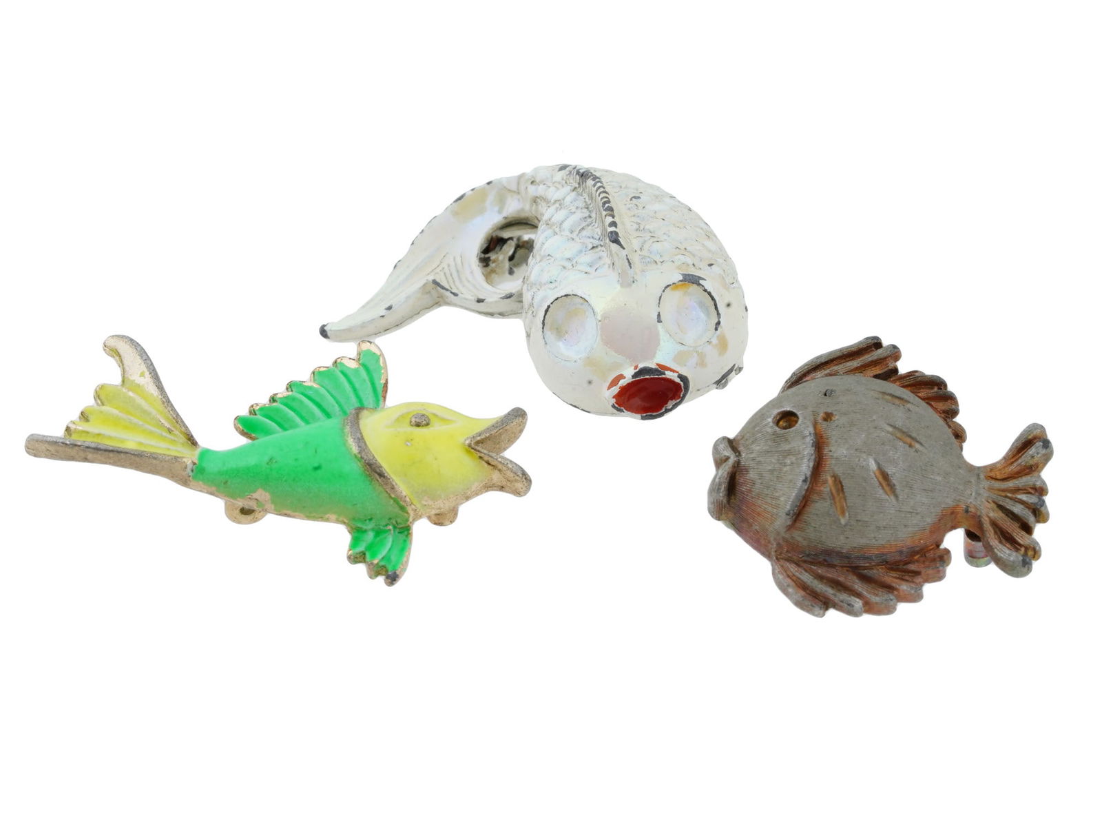 THREE VINTAGE AMERICAN ENAMEL FISH BROOCHES (1 of 4)