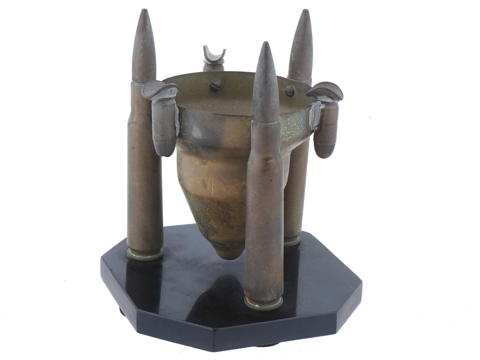 VINTAGE WWII PEARL HARBOR TRENCH ART BRASS ASHTRAY (1 of 6)