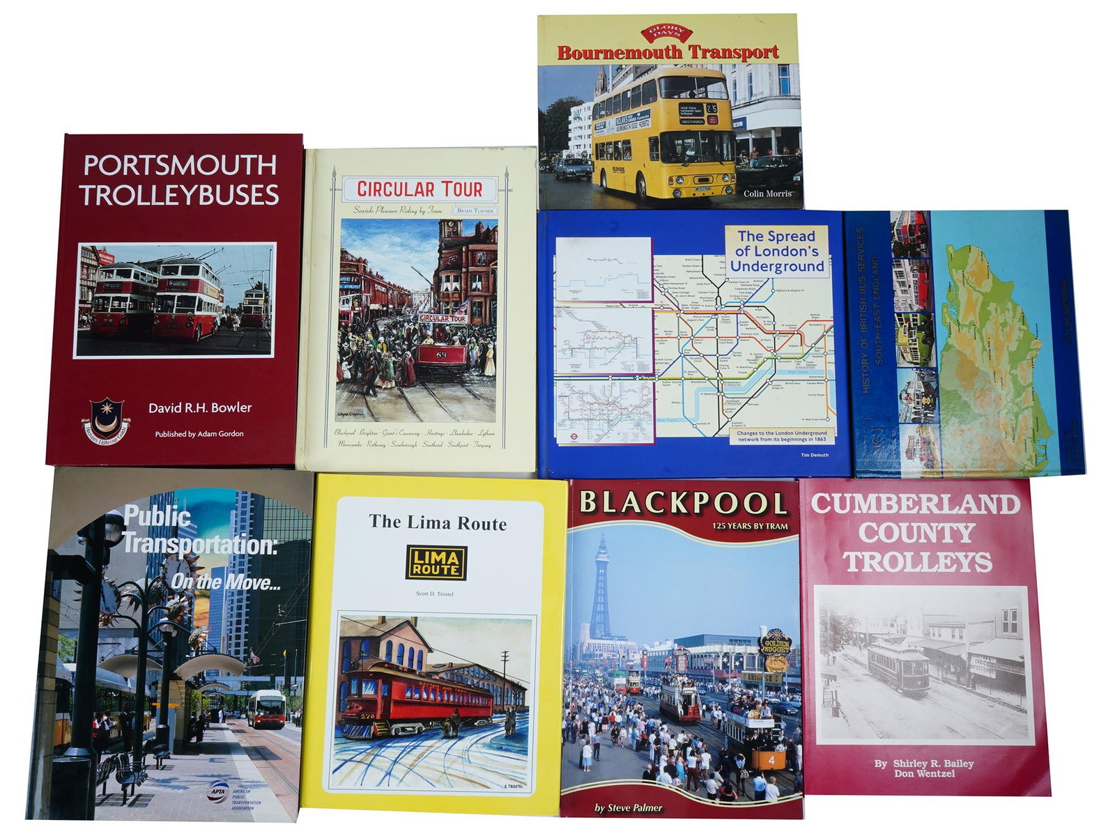 VINTAGE BOOKS ABOUT ENGLISH PUBLIC TRANSPORTATION: A lot of vintage books dedicated to American and English public transportation, including tramways, buses, trolleybuses. A total of 9 items, including albums, historical treatises, travel guides. Anti