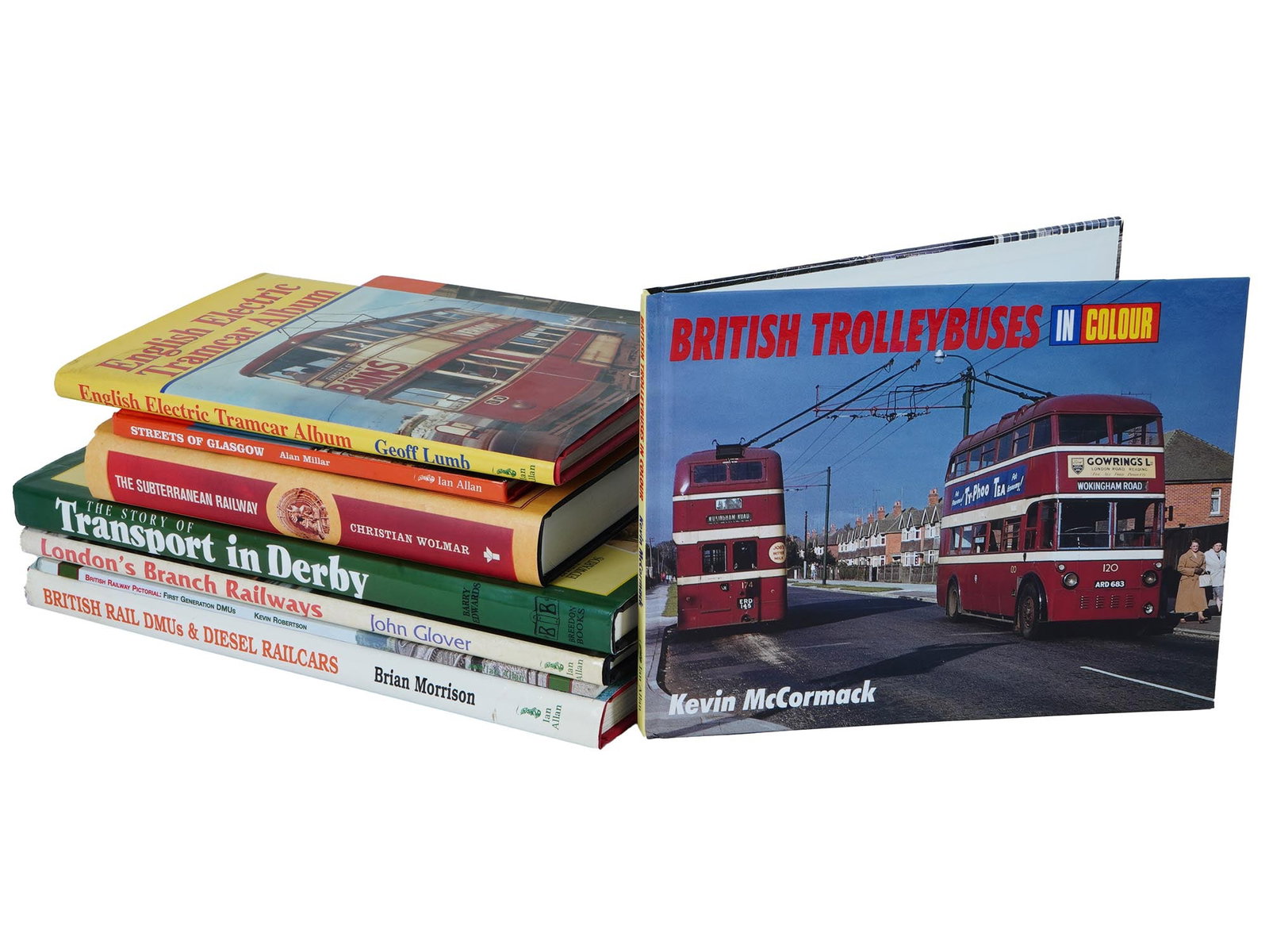 VINTAGE BOOKS ABOUT ENGLISH PUBLIC TRANSPORTATION: A lot of vintage books dedicated to British public transportation, including tramways, trolleybuses, railroad. A total of 8 items, albums and historical treatises. Antiquarian Librarian Books Albums F