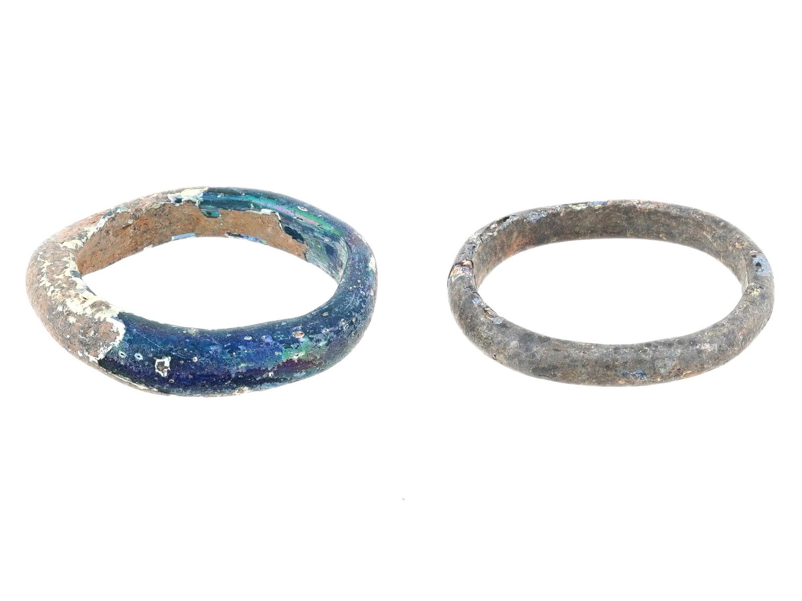 PAIR OF ANCIENT ROMAN IRIDESCENT PATINATED GLASS RINGS (1 of 4)